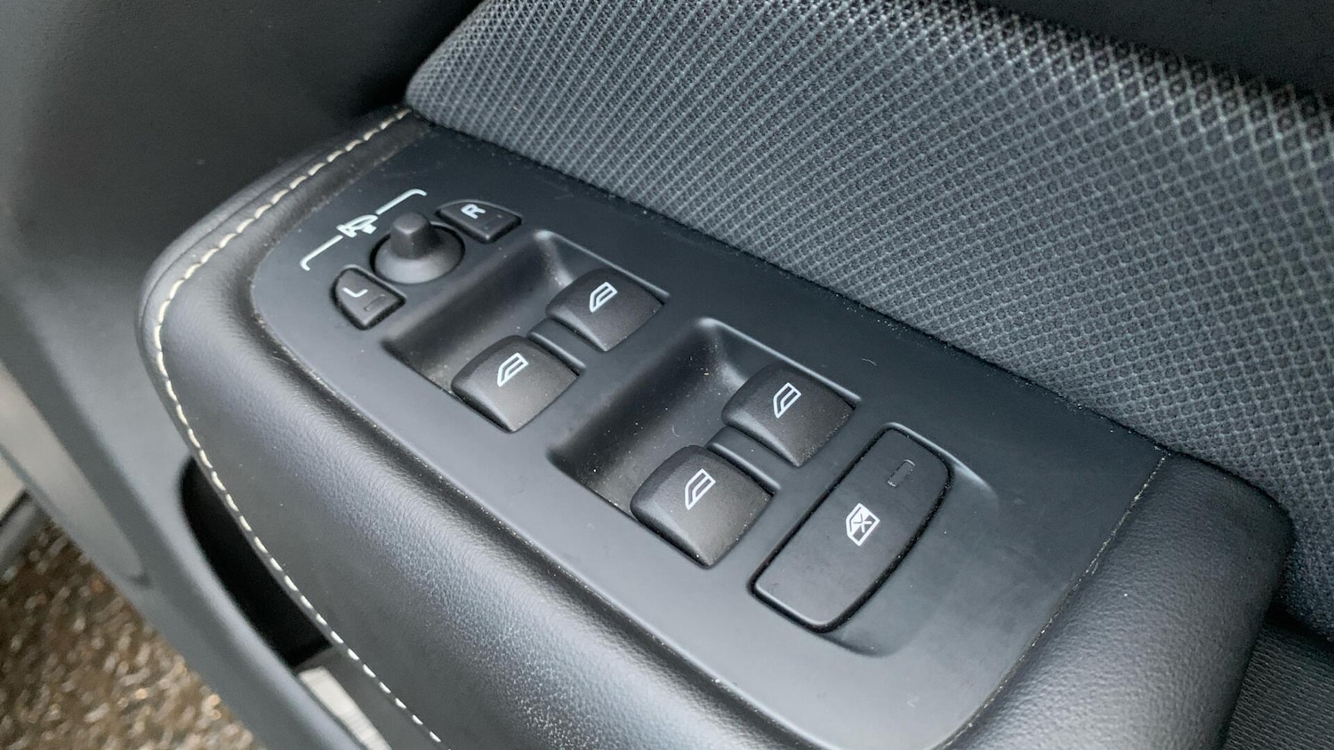 Used Volvo XC60 for sale - 77330980: Photo 25