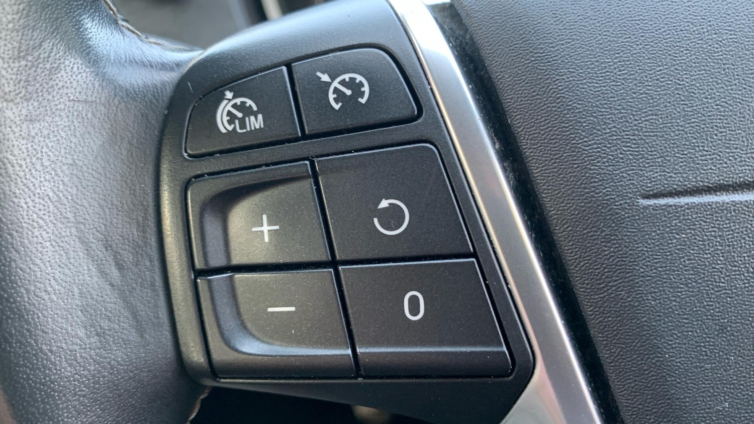 Used Volvo V40 2019 for sale - 76166749: Photo 21