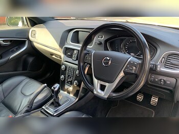 Used Volvo V40 2019 for sale - 76166749: Photo