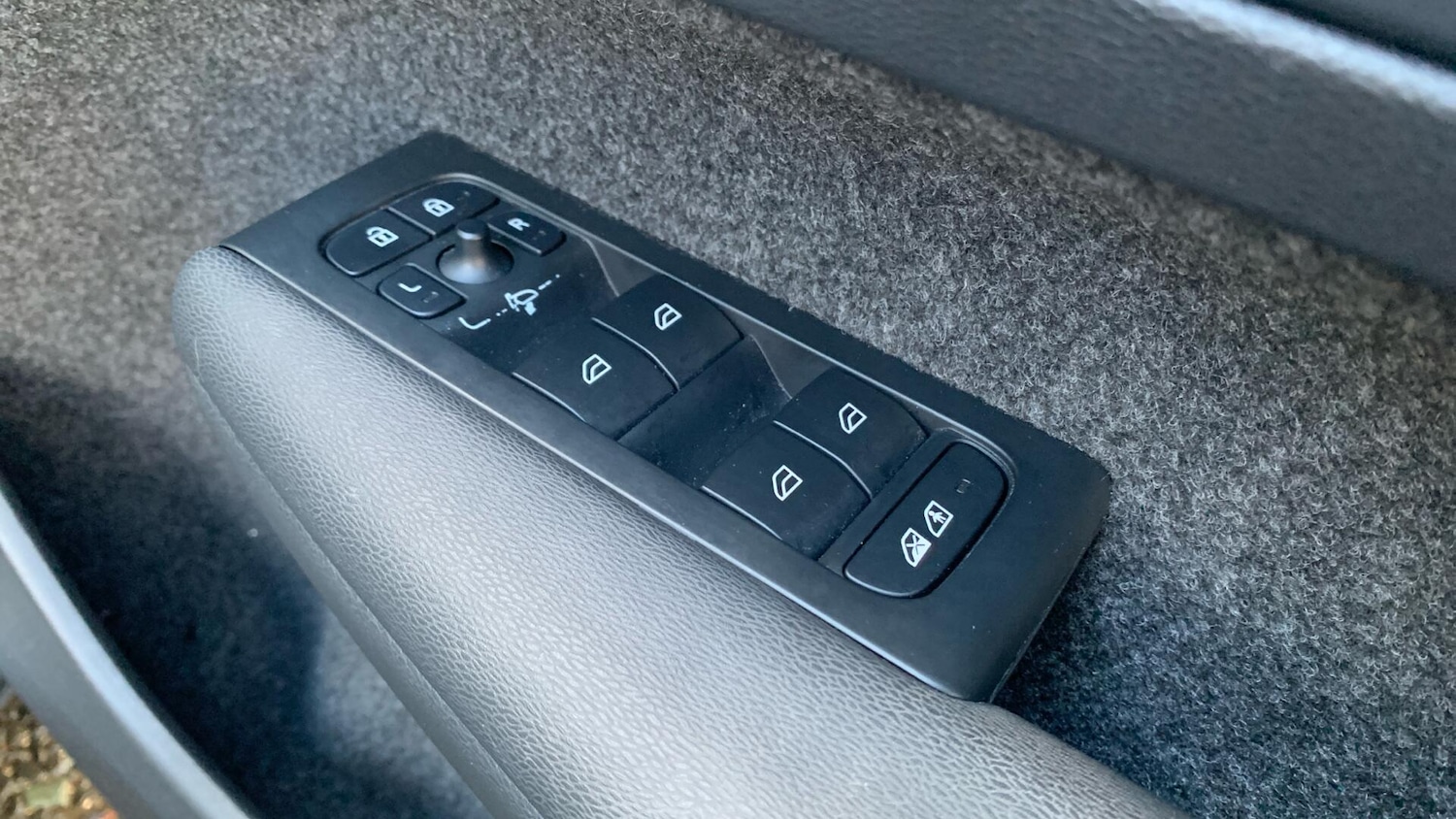 Used Volvo XC40 2023 for sale - 77202559: Photo 24