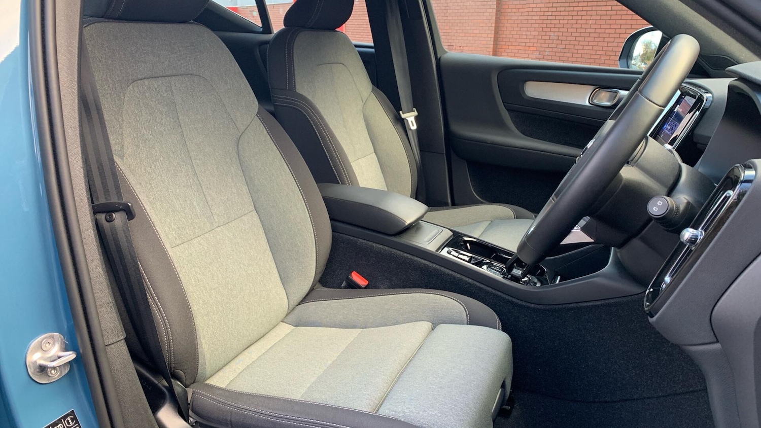 Used Volvo XC40 2023 for sale - 77202559: Photo 31