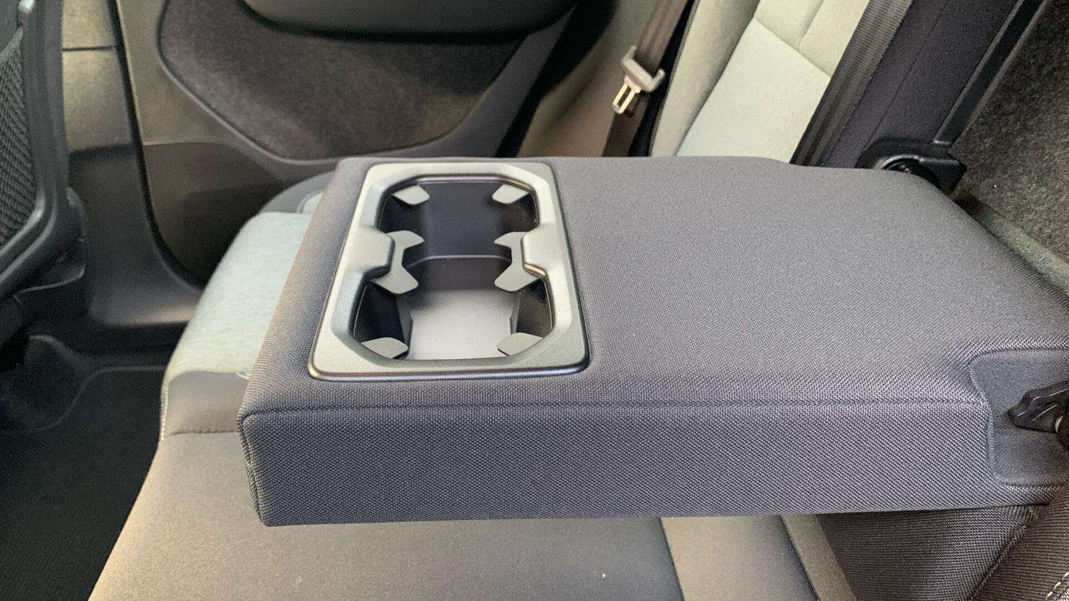 Used Volvo XC40 2023 for sale - 77202559: Photo 34