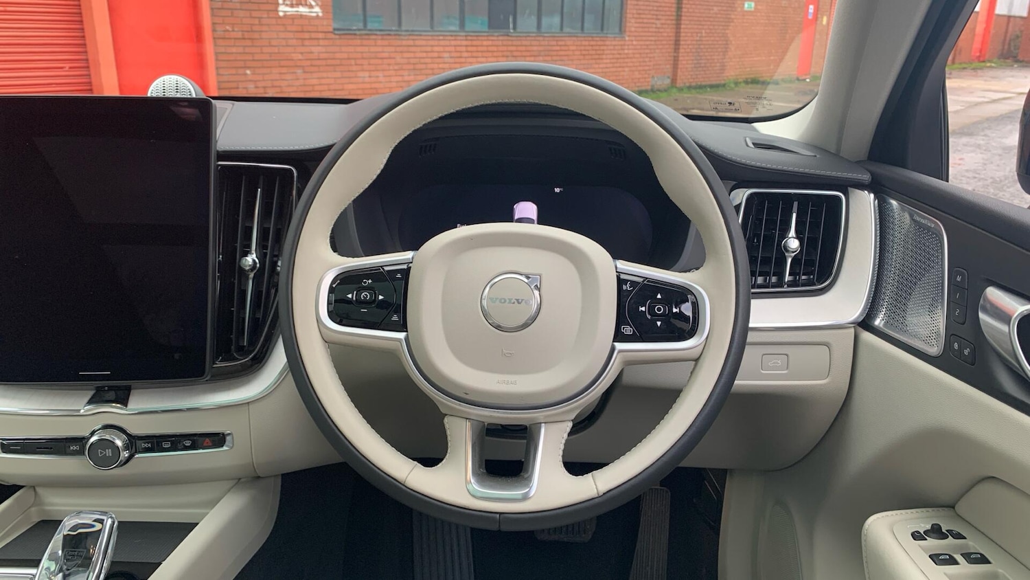 Used Volvo XC60 2025 for sale - 77304888: Photo 10