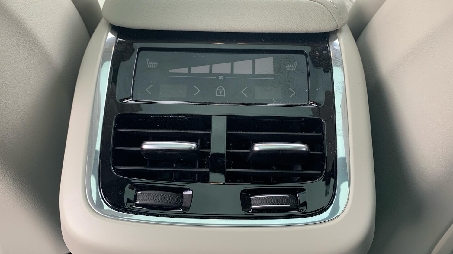 Used Volvo XC60 2025 for sale - 77304888: Photo 35