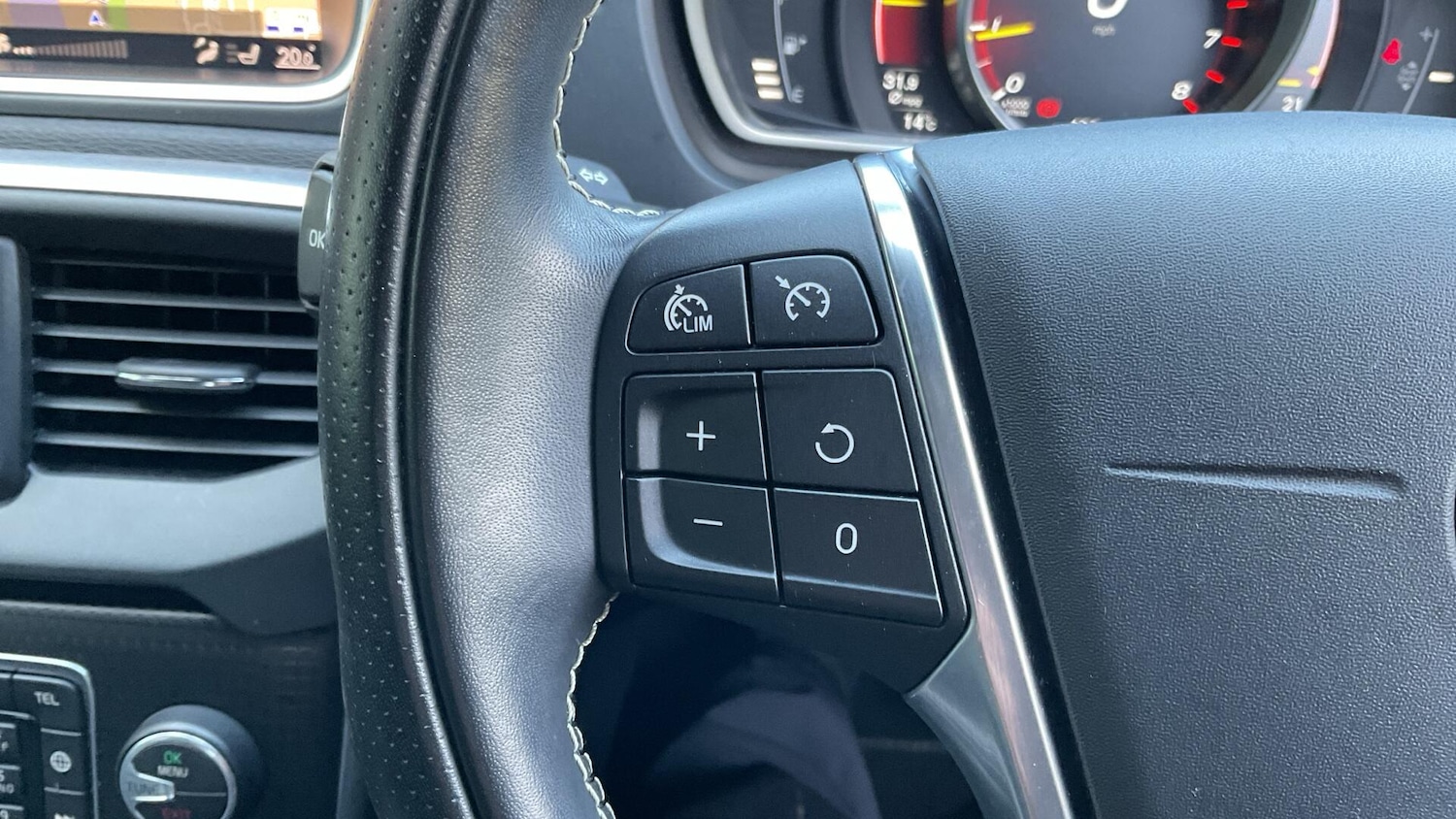 Used Volvo V40 for sale - 78205271: Photo 21