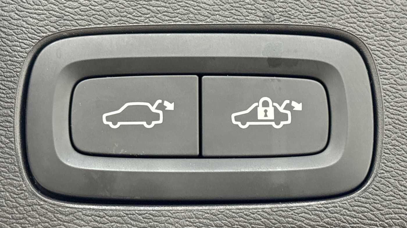 Used Volvo XC60 2025 for sale - 77304981: Photo 15