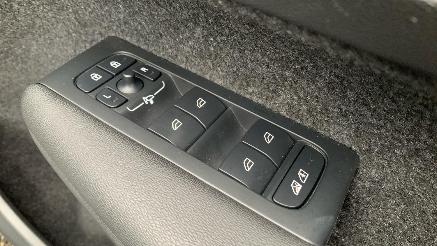 Used Volvo XC40 2024 for sale - 77081468: Photo 24