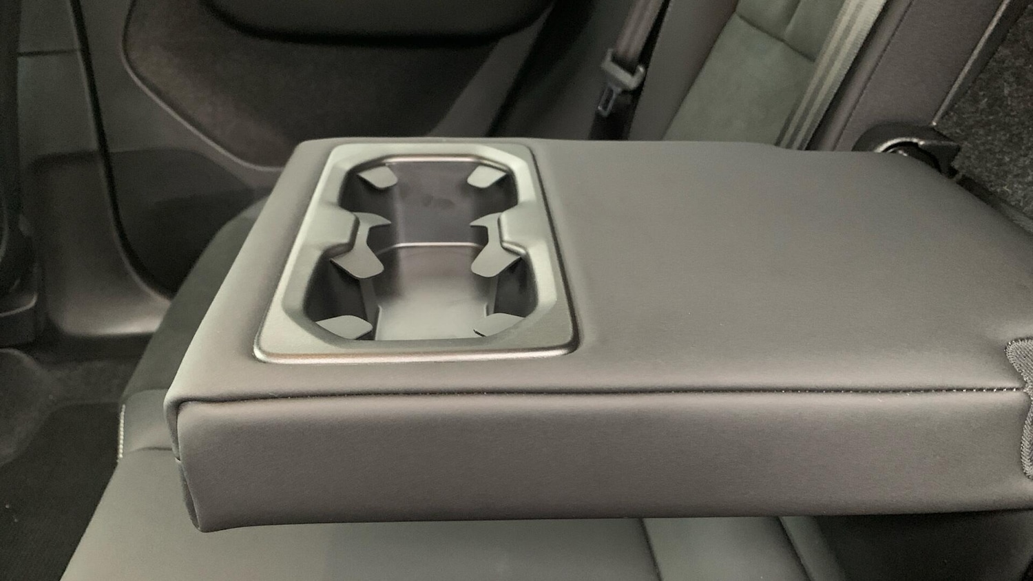 Used Volvo XC40 2024 for sale - 77081468: Photo 34