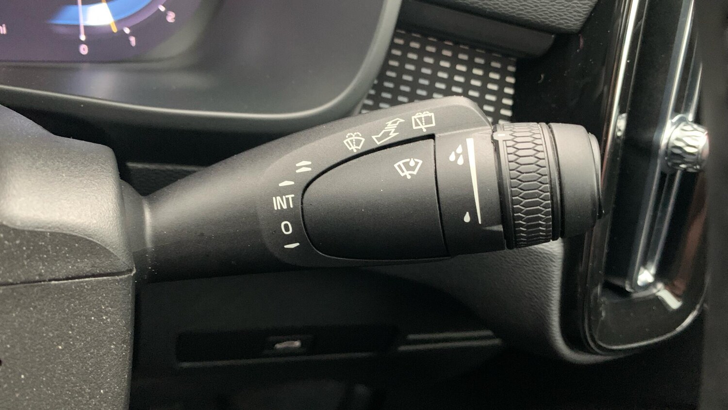 Used Volvo XC40 2024 for sale - 77202419: Photo 23