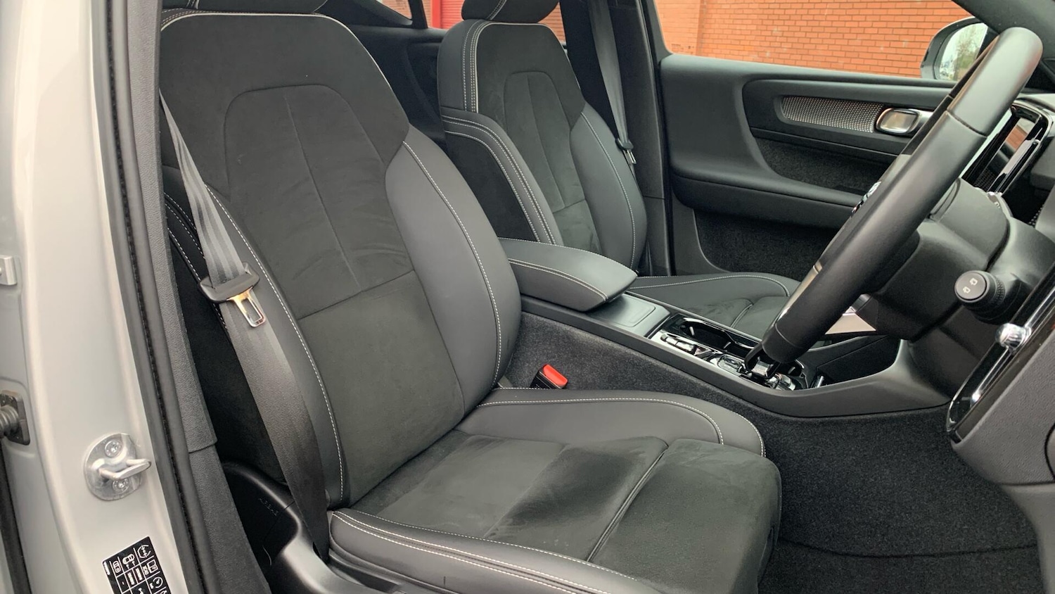 Used Volvo XC40 2024 for sale - 77202419: Photo 37