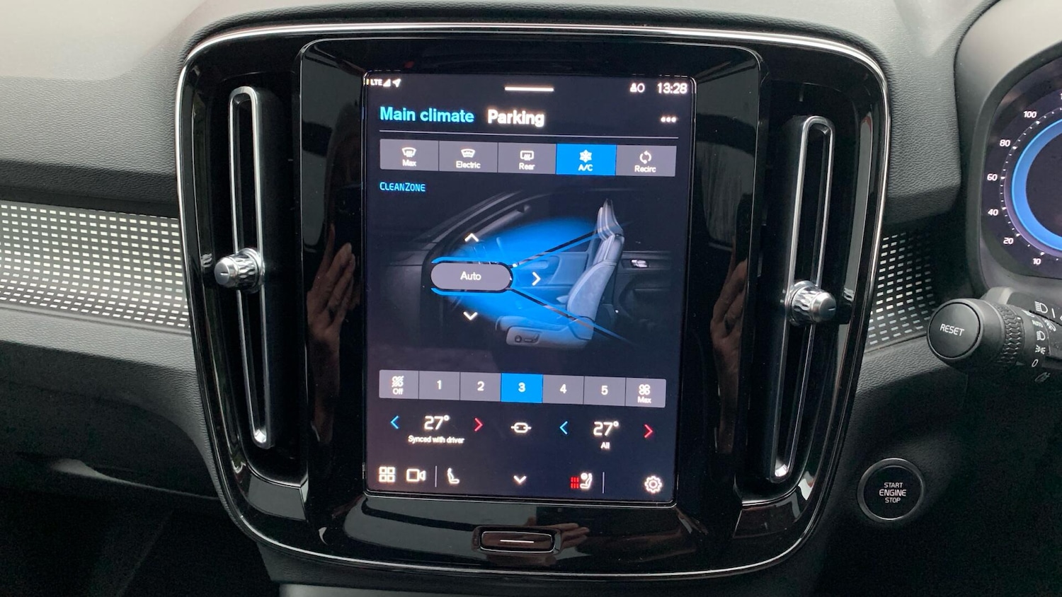 Used Volvo XC40 2024 for sale - 77202419: Photo 39