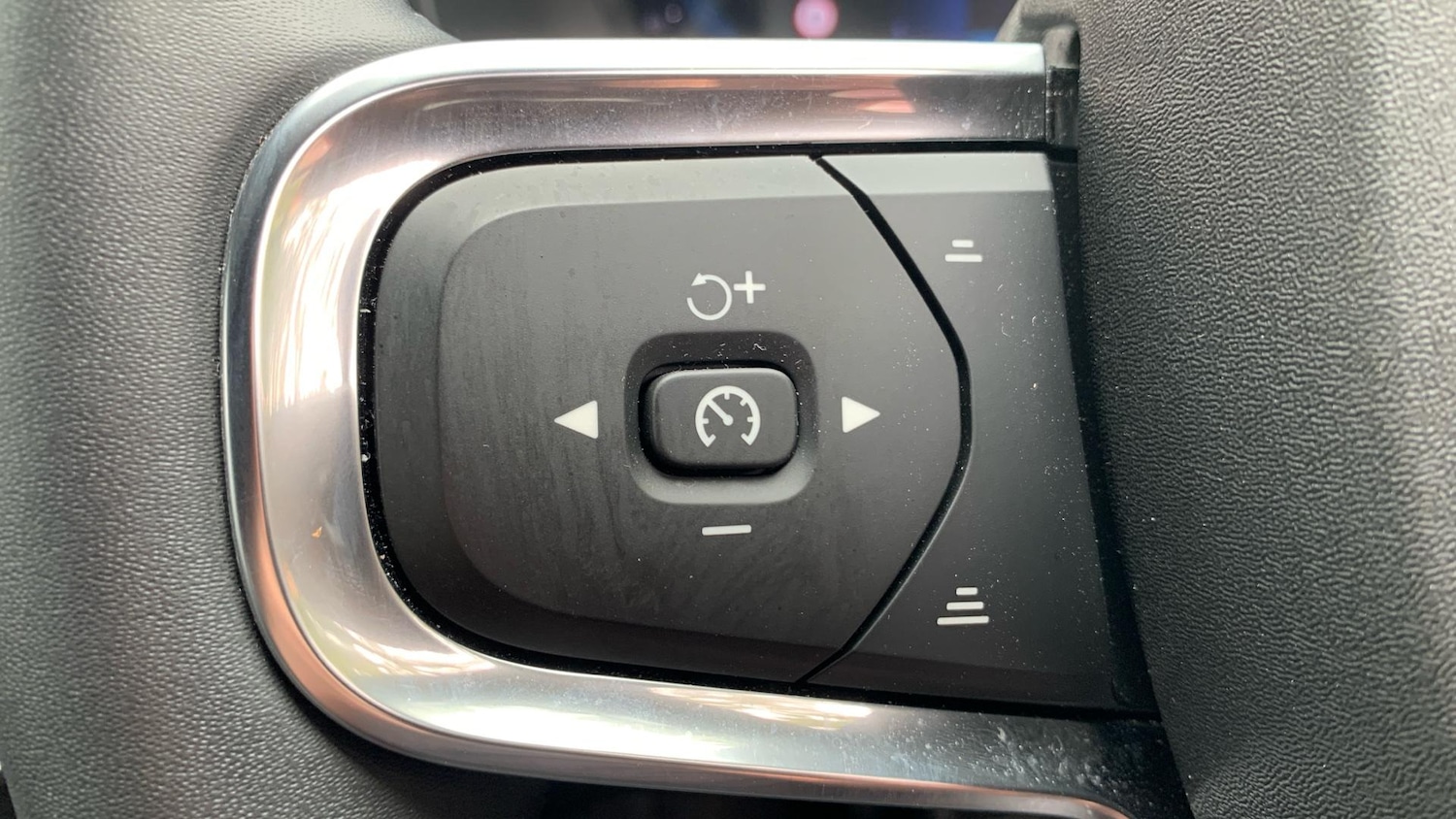 Used Volvo XC40 2024 for sale - 76865388: Photo 22