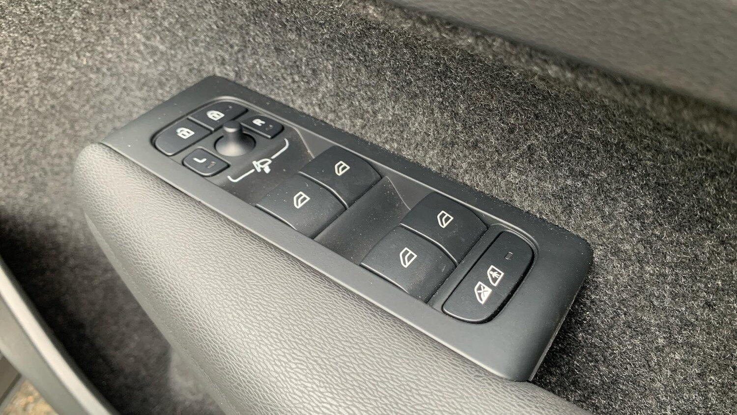 Used Volvo XC40 2024 for sale - 76865388: Photo 25