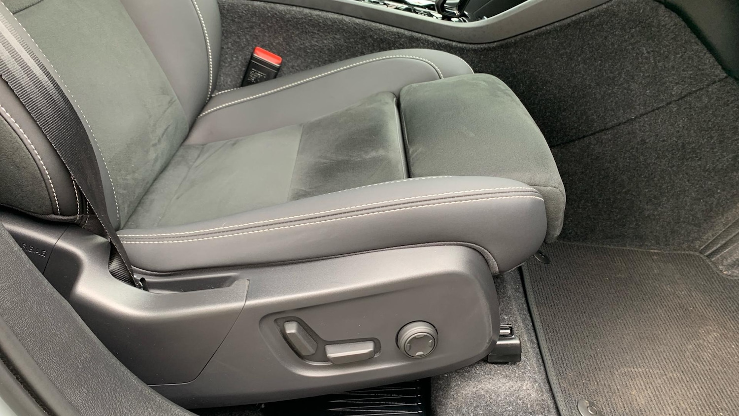 Used Volvo XC40 2024 for sale - 76865388: Photo 31