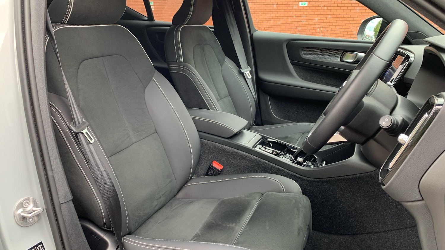 Used Volvo XC40 2024 for sale - 76865388: Photo 32