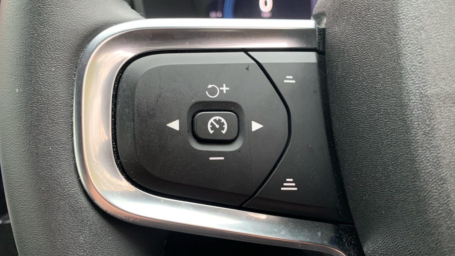 Used Volvo XC40 2024 for sale - 76432728: Photo 22