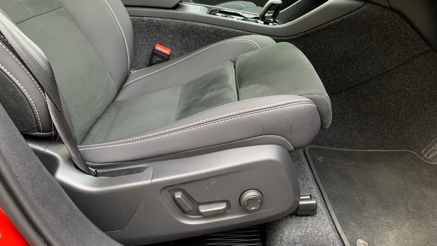 Used Volvo XC40 2024 for sale - 76432728: Photo 31