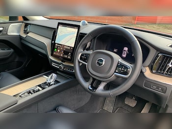 Used Volvo XC60 2025 for sale - 77838955: Photo