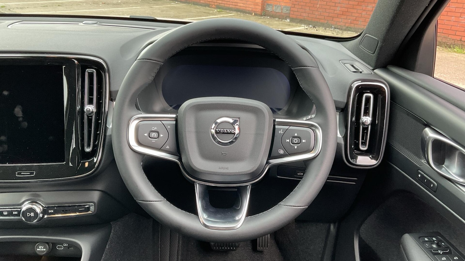 Used Volvo XC40 2025 for sale - 77166787: Photo 11