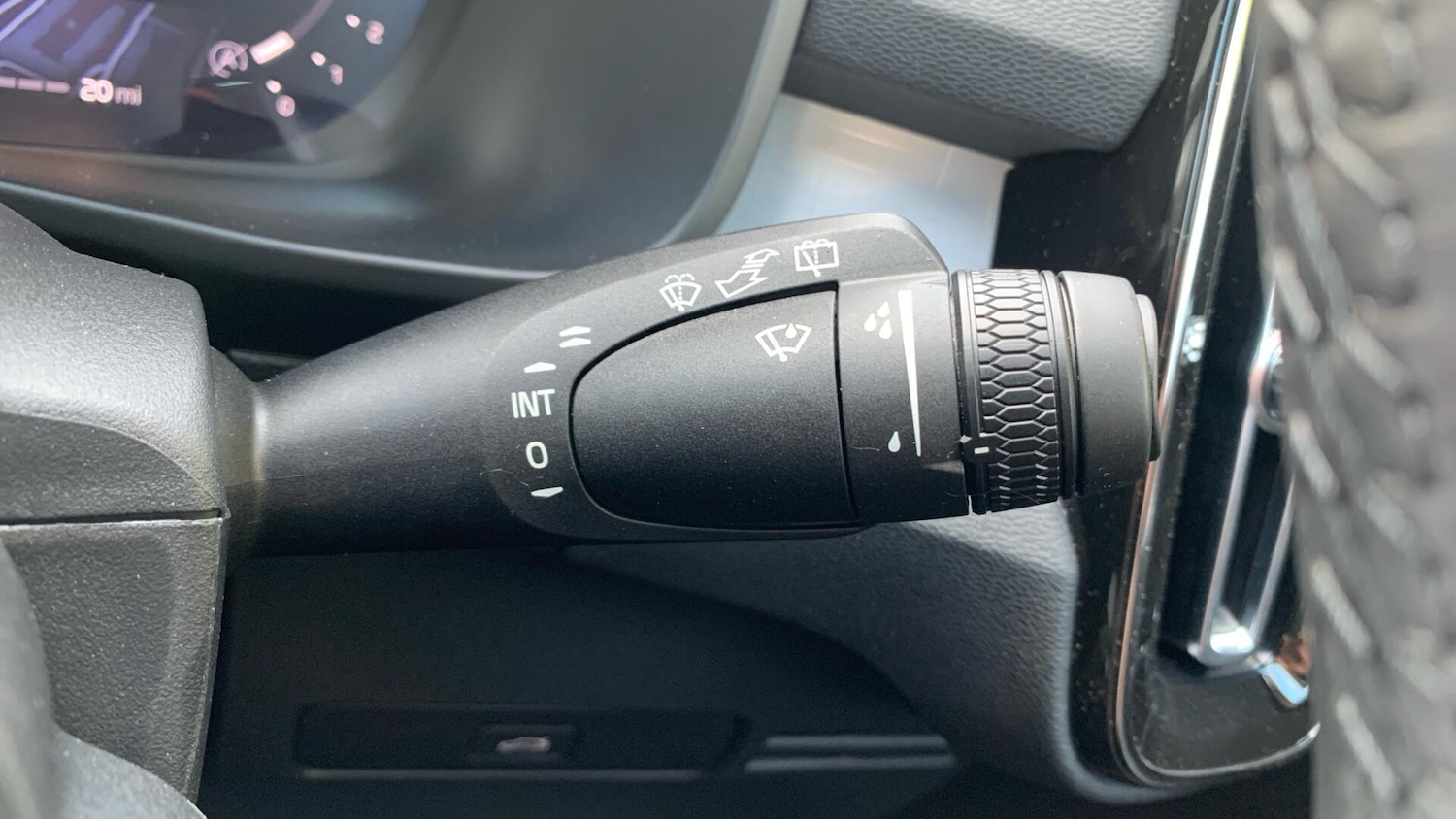 Used Volvo XC40 2025 for sale - 76337906: Photo 24