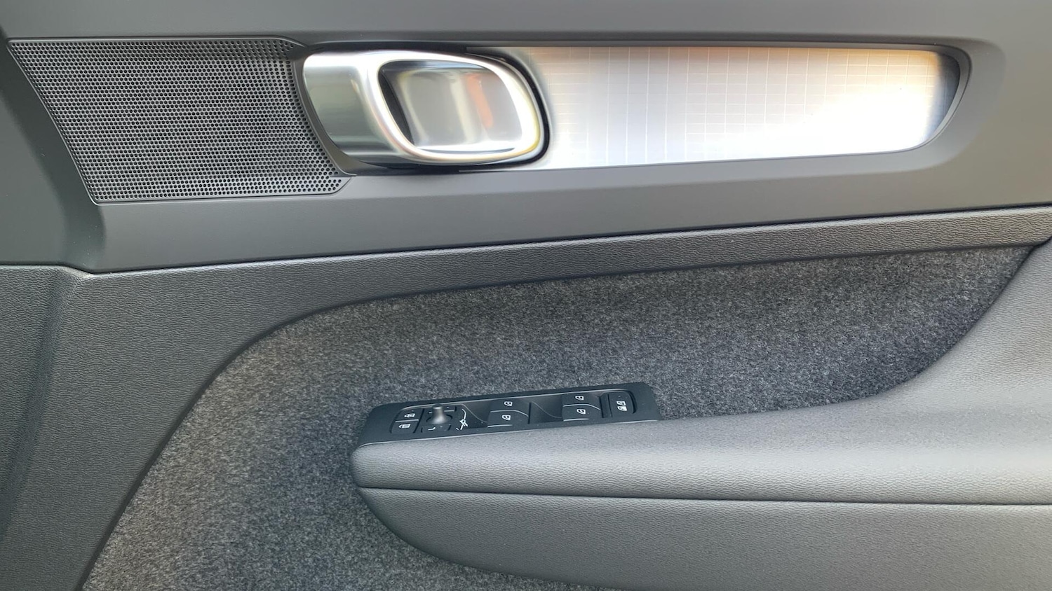 Used Volvo XC40 2025 for sale - 76337906: Photo 30