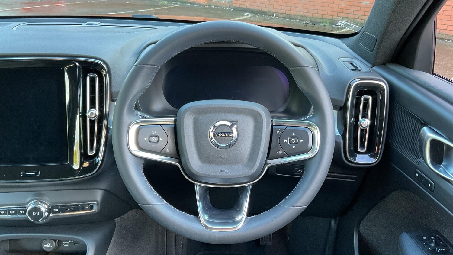 Used Volvo XC40 2023 for sale - 76072924: Photo 10