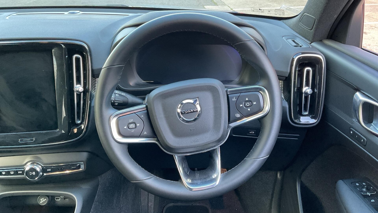 Used Volvo XC40 2024 for sale - 76700714: Photo 10