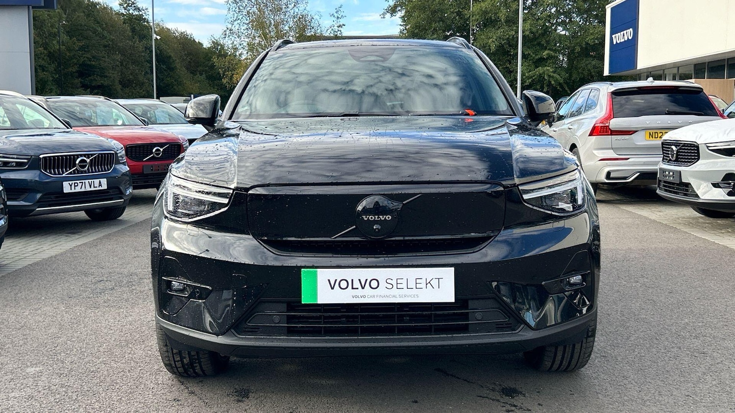 Used Volvo XC40 for sale - 77969888: Photo 2