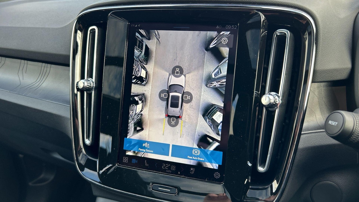 Used Volvo XC40 for sale - 77969888: Photo 29