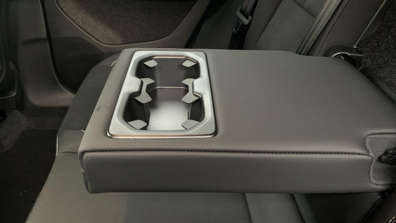 Used Volvo XC40 2024 for sale - 76898476: Photo 34