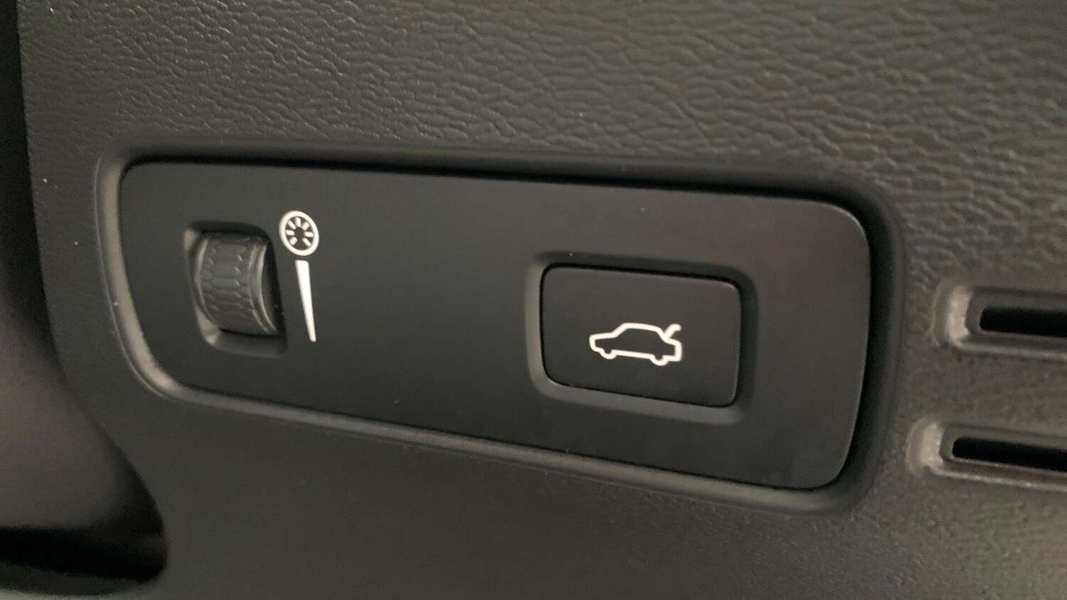 Used Volvo XC40 2021 for sale - 76825245: Photo 36