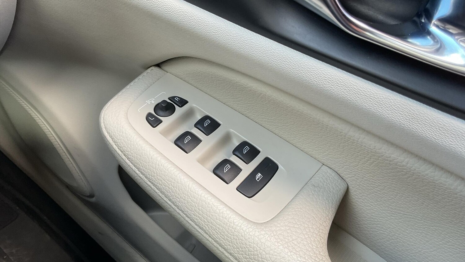 Used Volvo V60 2021 for sale - 77838687: Photo 24