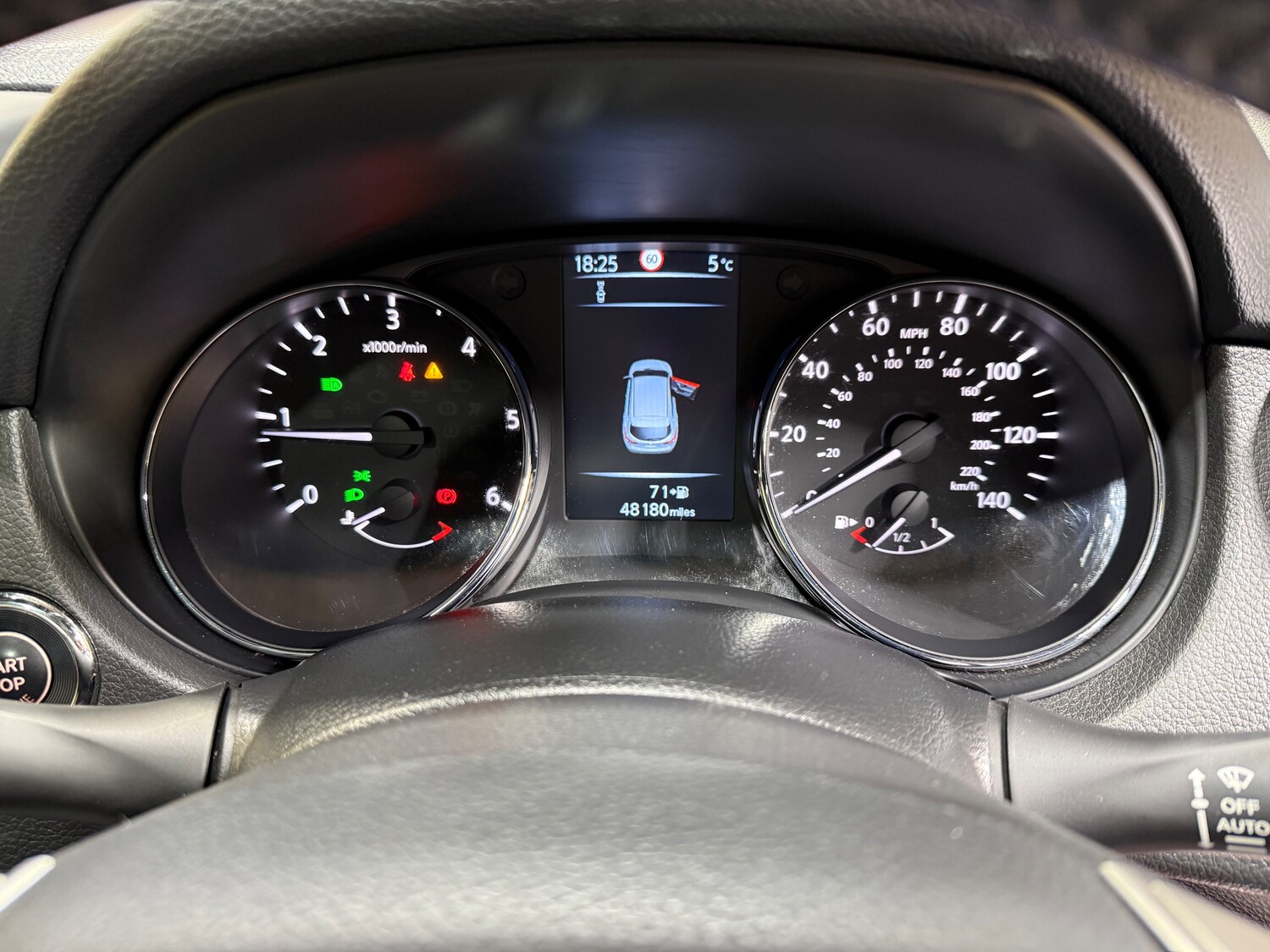 Used Nissan Qashqai 2017 for sale - 77075901: Photo 29