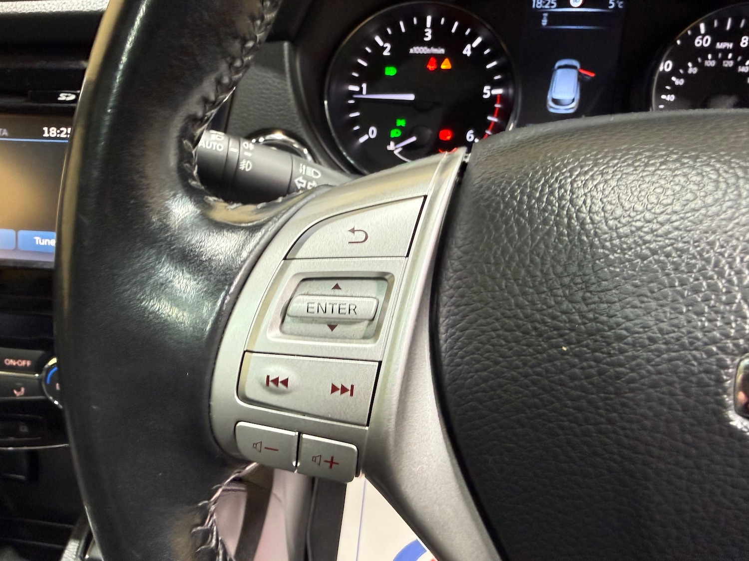 Used Nissan Qashqai 2017 for sale - 77075901: Photo 31