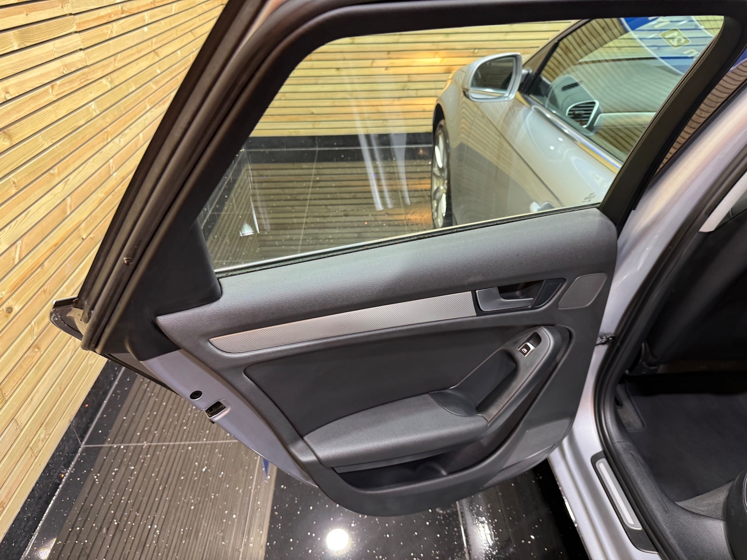 Used Audi A4 Avant 2015 for sale - 76525861: Photo 35