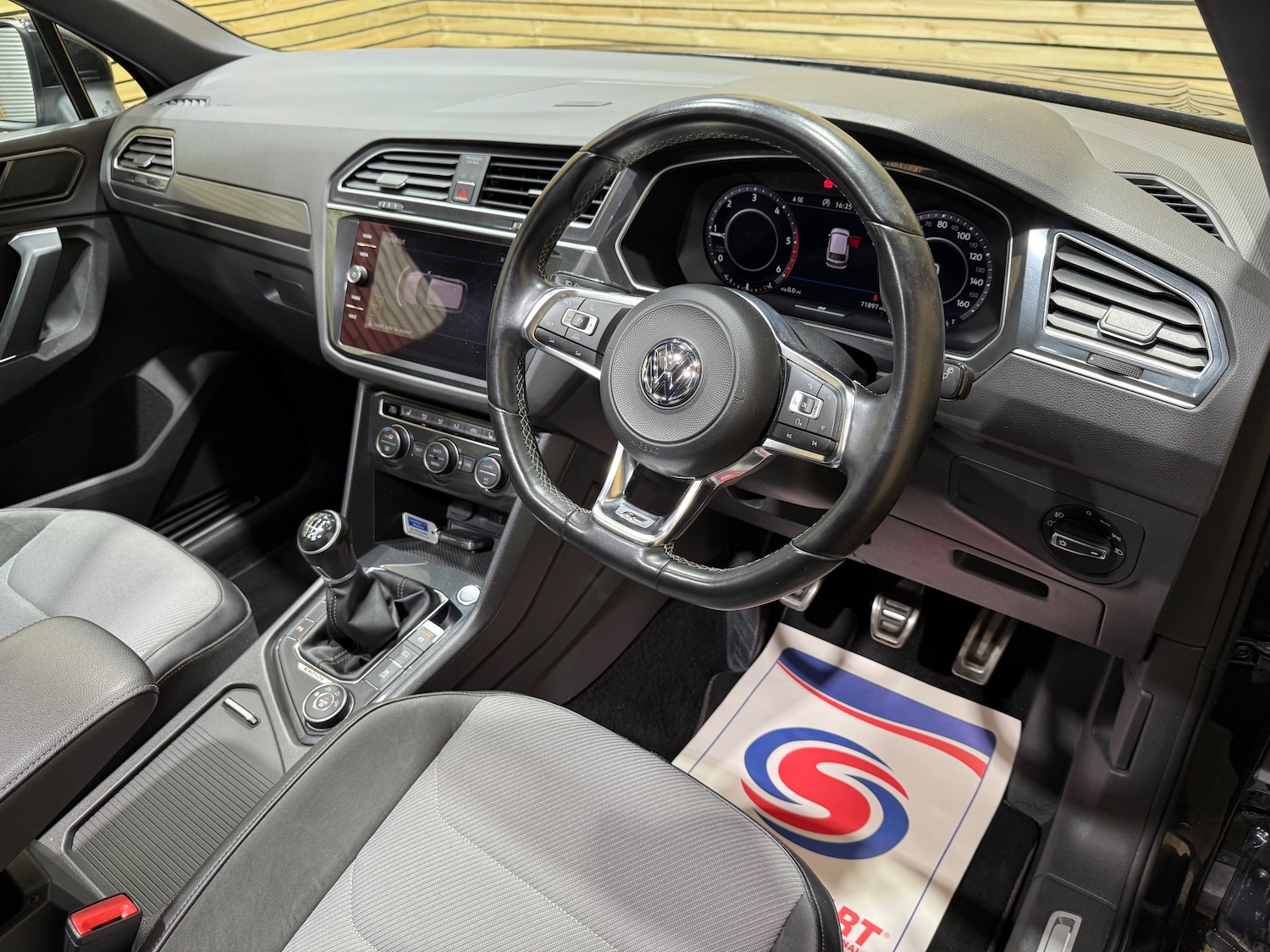Used Volkswagen Tiguan 2017 for sale - 76165096: Photo 19