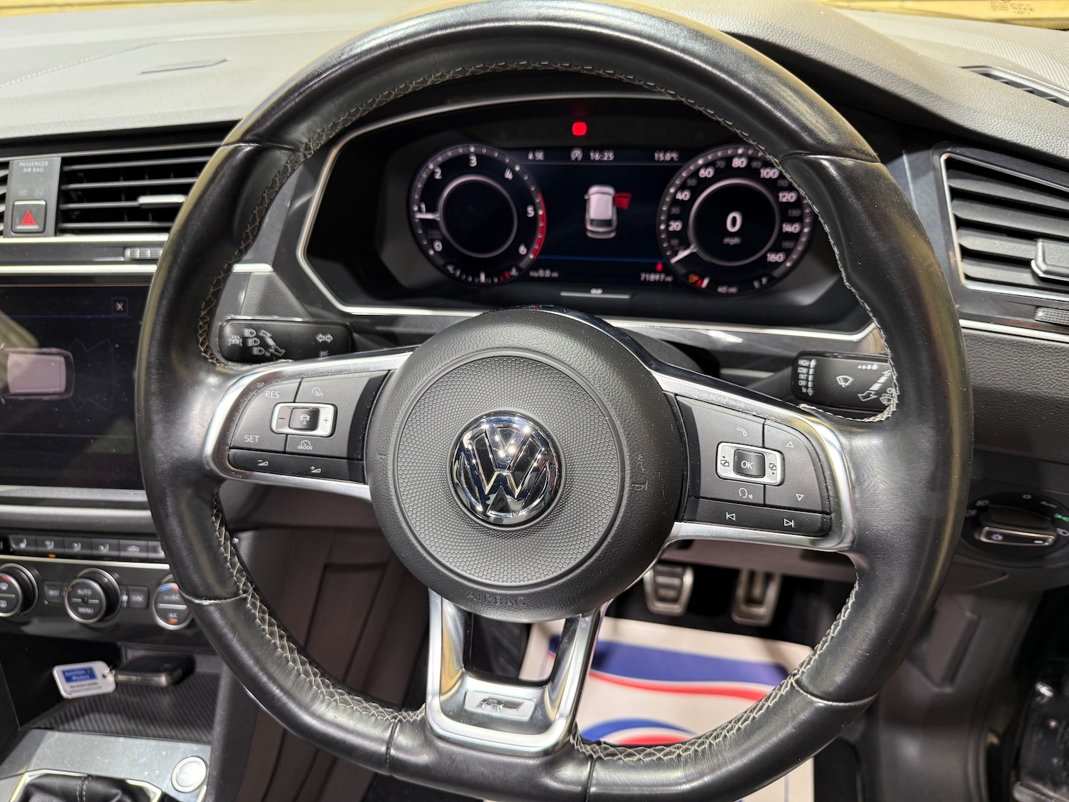 Used Volkswagen Tiguan 2017 for sale - 76165096: Photo 21