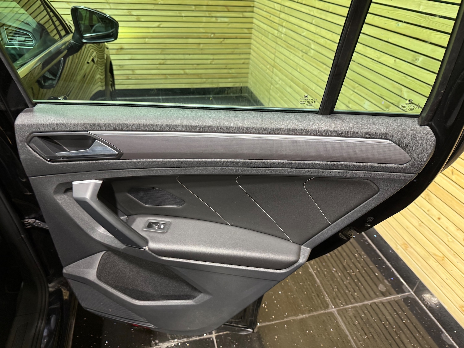Used Volkswagen Tiguan 2017 for sale - 76165096: Photo 28