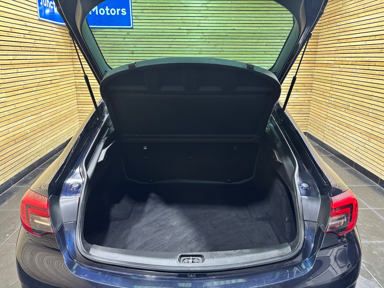 Used Vauxhall Insignia 2017 for sale - 76157870: Photo 10