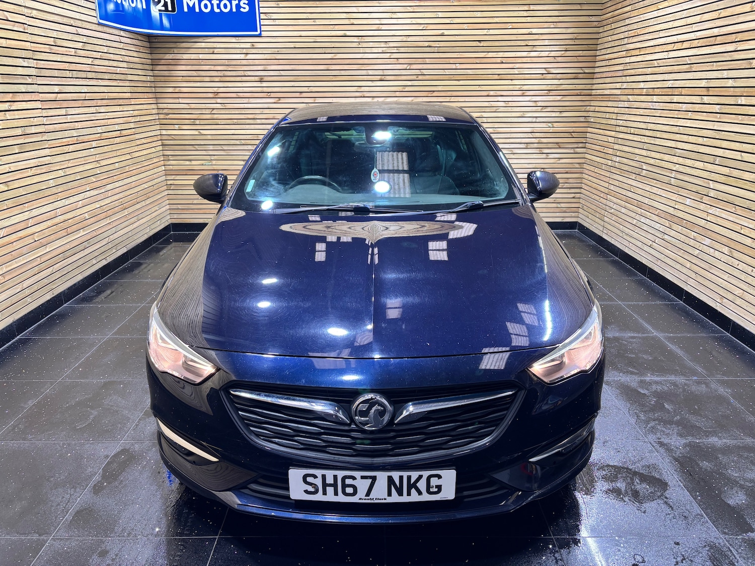 Used Vauxhall Insignia 2017 for sale - 76157870: Photo 2
