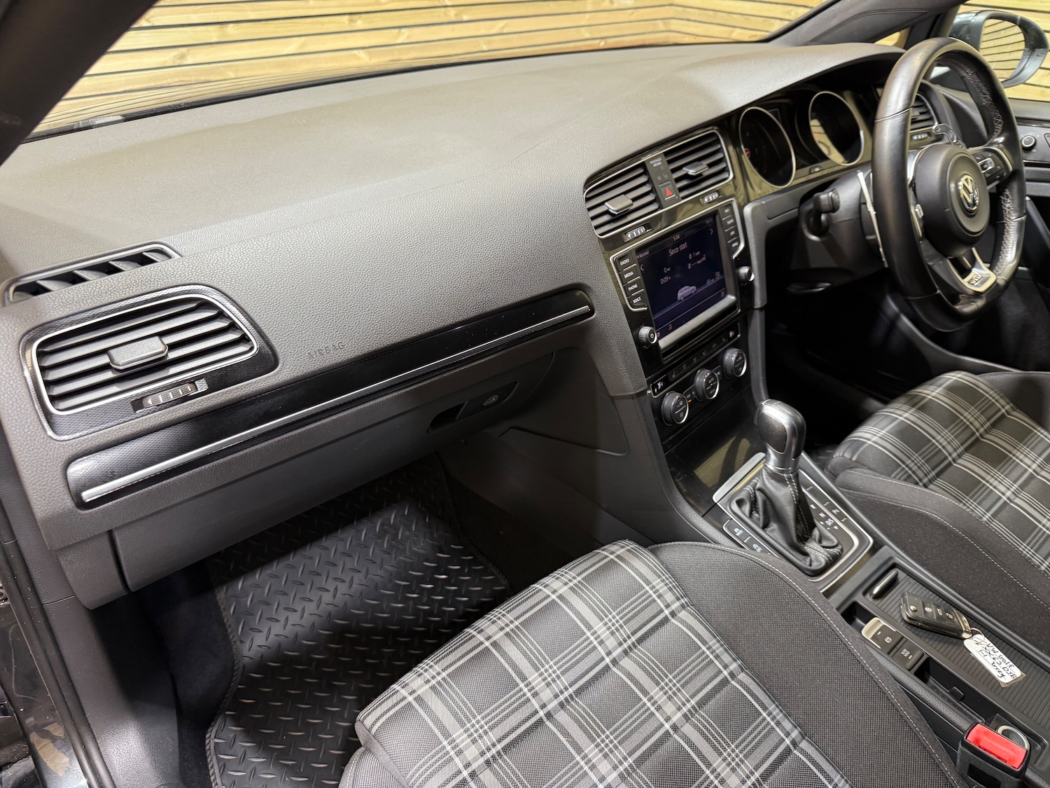 Used Volkswagen Golf 2016 for sale - 76391938: Photo 28