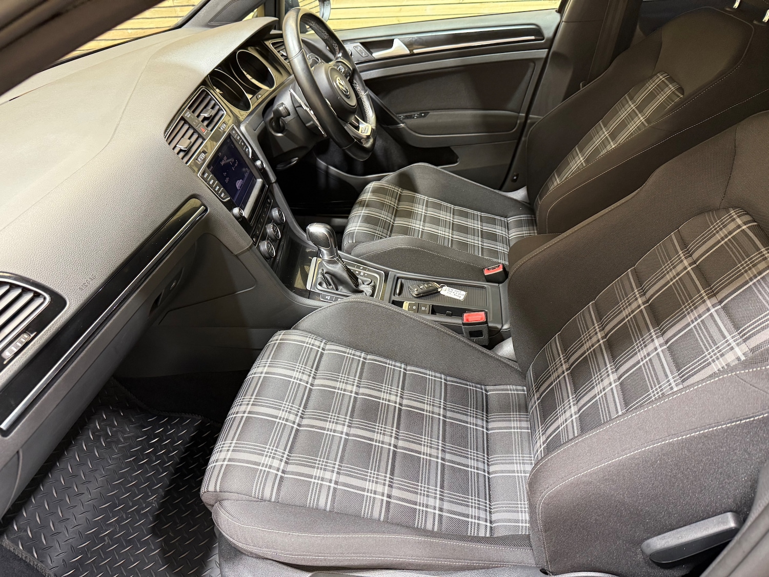 Used Volkswagen Golf 2016 for sale - 76391938: Photo 29