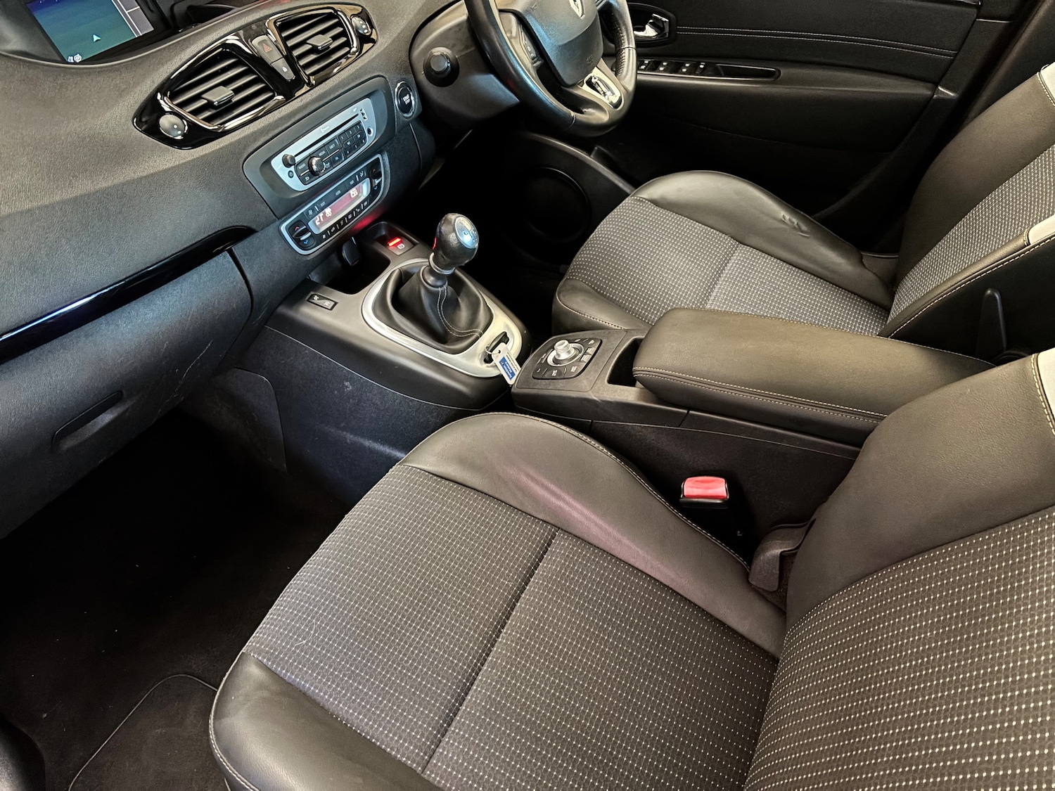 Used Renault Grand Scenic 2015 for sale - 76019467: Photo 19