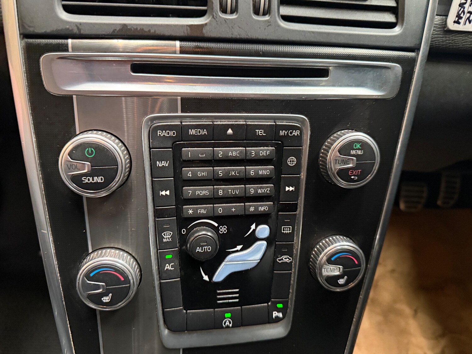 Used Volvo XC60 2014 for sale - 76819771: Photo 32