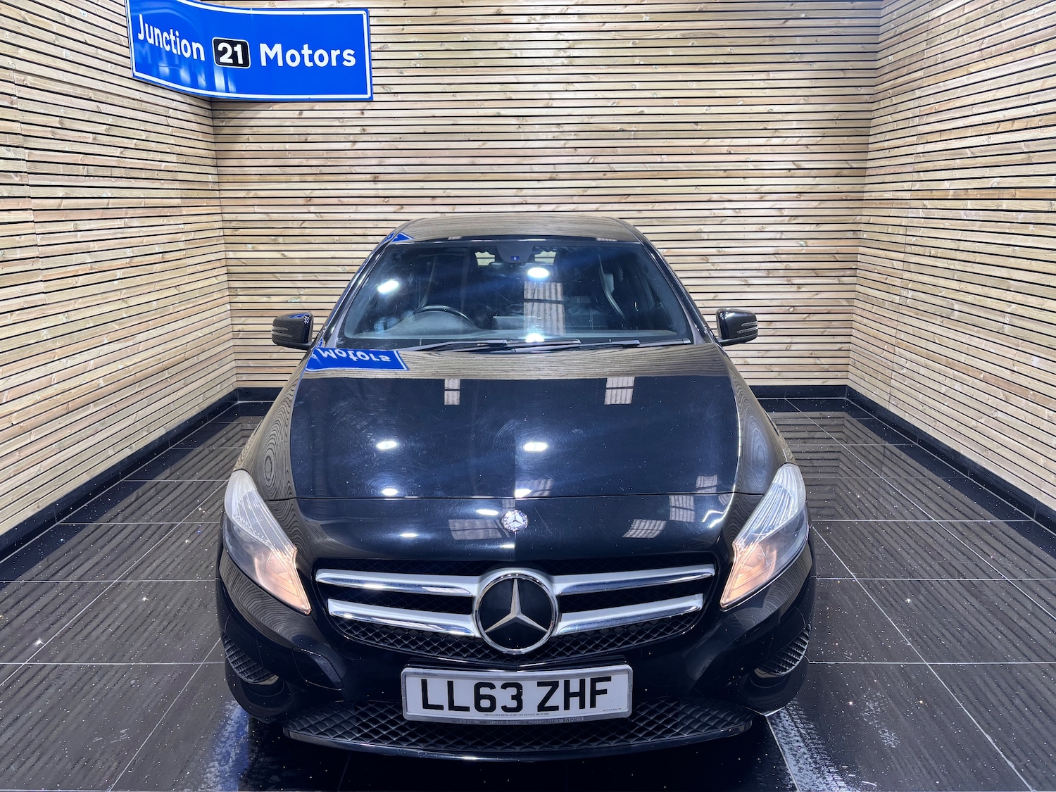 Used Mercedes-Benz A-Class 2014 for sale - 77006536: Photo 2