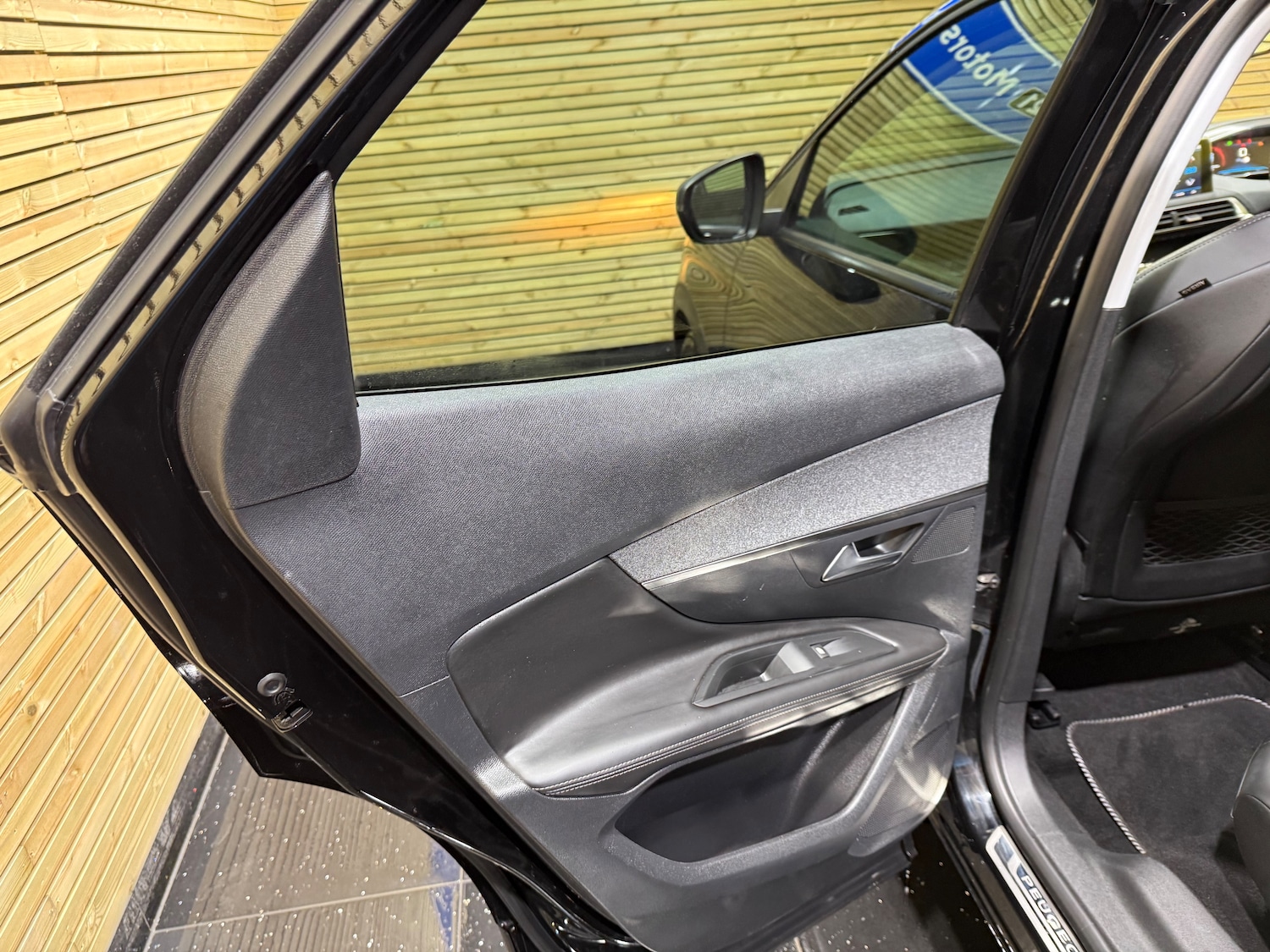 Used Peugeot 3008 2017 for sale - 77249441: Photo 30