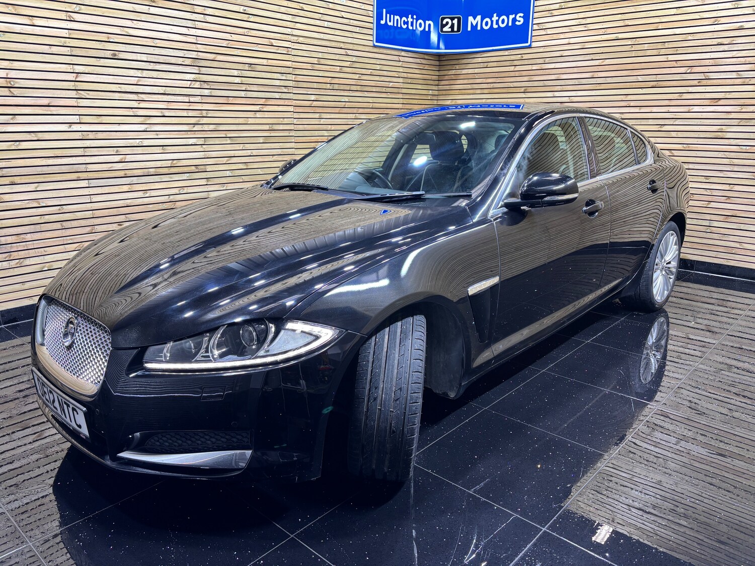 Used Jaguar XF 2012 for sale - 75835528: Photo 14