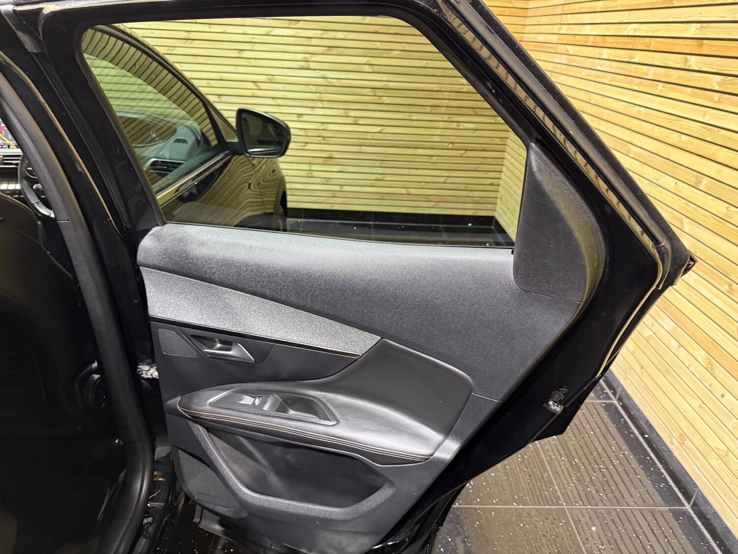 Used Peugeot 3008 2017 for sale - 76412652: Photo 30