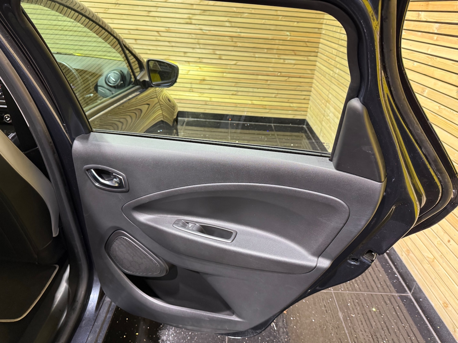 Used Renault Zoe 2020 for sale - 76382799: Photo 30