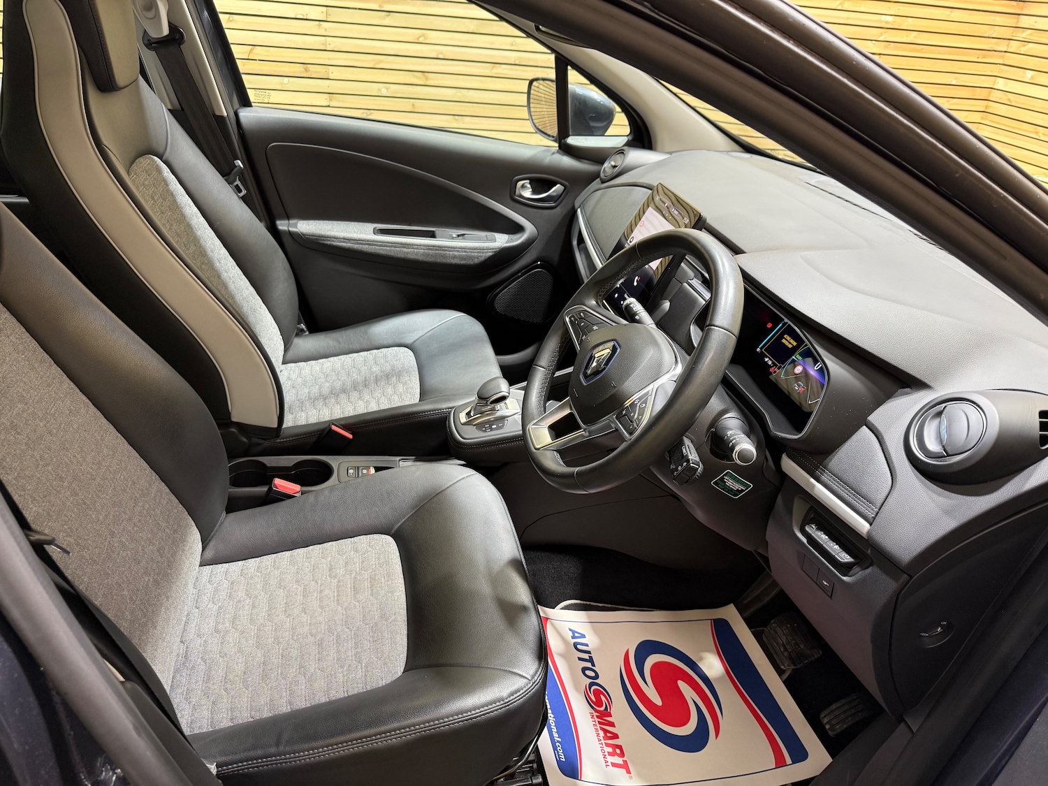 Used Renault Zoe 2020 for sale - 76382799: Photo 8